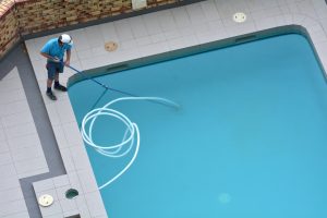 Pool Cleaner Cleaning a Pool by vacumming the floor